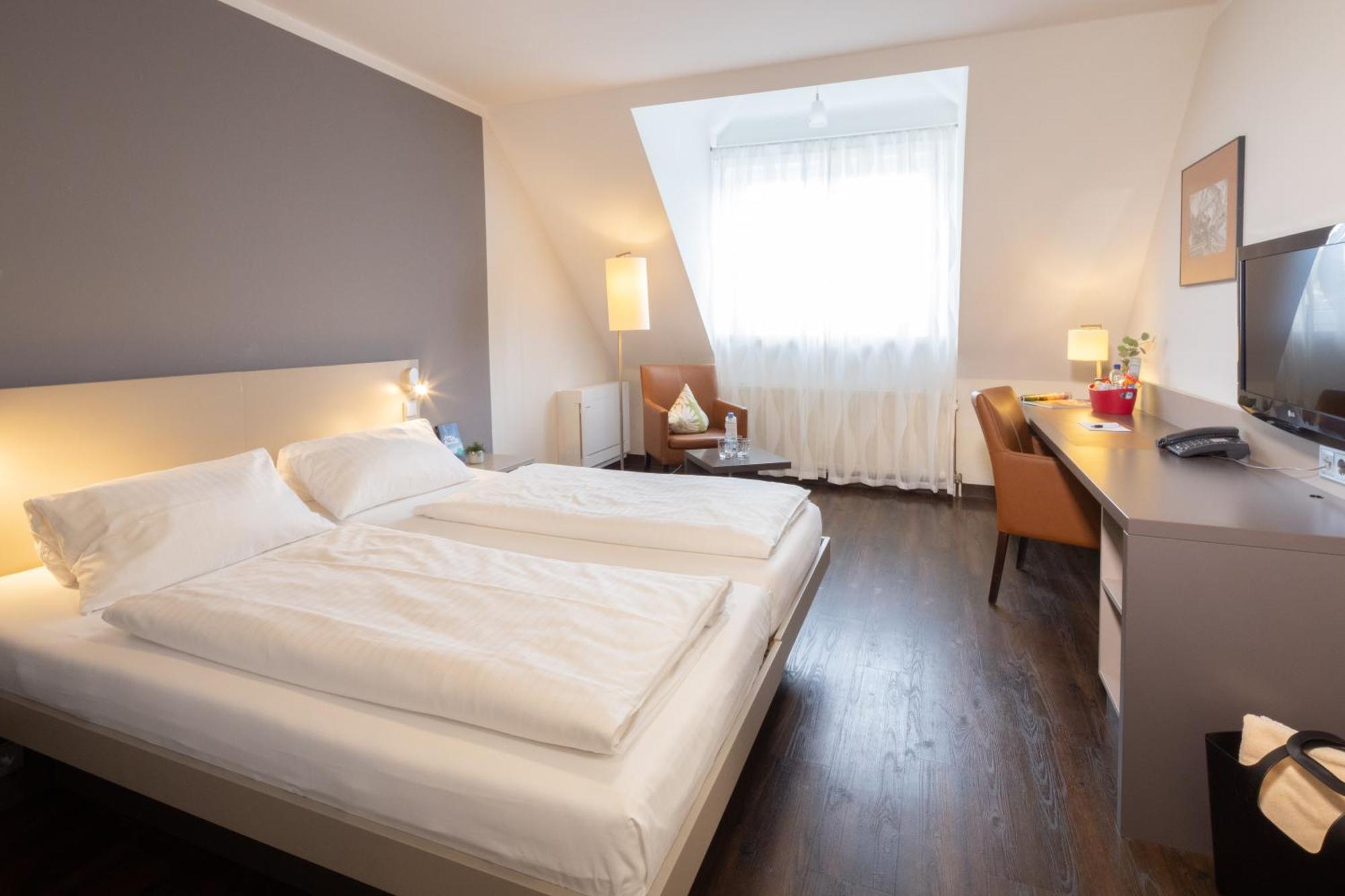Hotel Traube Am See Friedrichshafen Ngoại thất bức ảnh