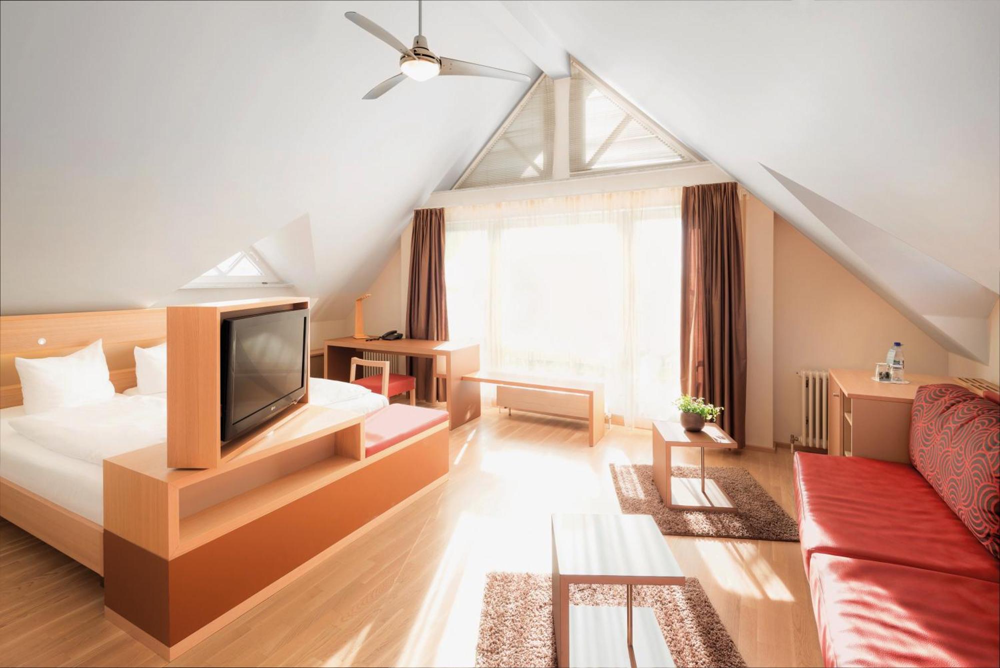 Hotel Traube Am See Friedrichshafen Ngoại thất bức ảnh
